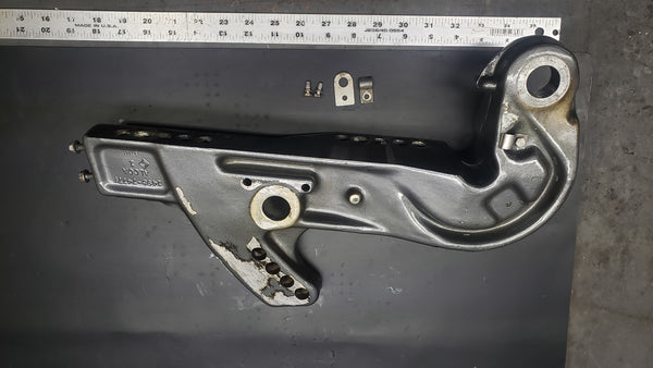 *1978-1998 Mercury Mariner 7476T1 7478T1 1495-7477F Starboard Stern Transom Bracket 150-275HP OEM
