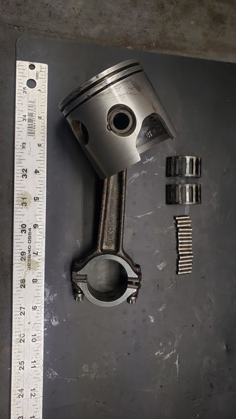 *90-05 Mercury Mariner 7441A3 765-7441 Starboard Piston & Connecting Rod 135-200HP OEM
