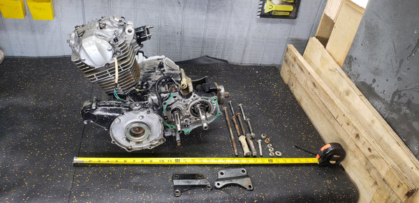 *1984 ATV Honda 200 TRX TE03E-3017861 12000-427-010 Engine Block Motor Powerhead P907 4 Four-Wheeler OEM