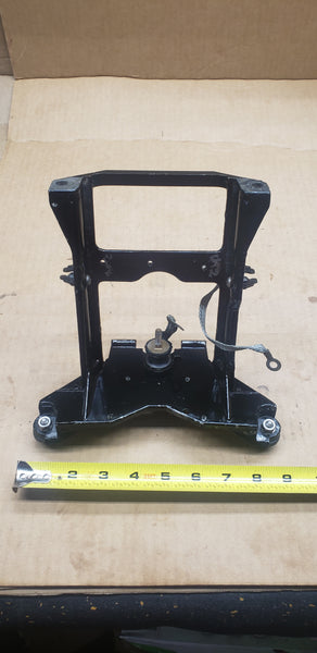 *1978-80 Mercury 76300 76299 Top Cowl Cowling Rear Mounting Bracket 20HP