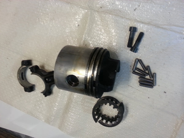 1960-1961 Johnson Evinrude 307846/307847 Piston & Rod Assy 15-18 HP MTc