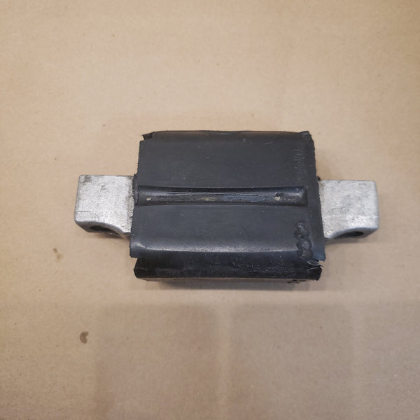 *1985-2001 Evinrude Johnson 0395539 395539 Upper Rubber Motor Mount 120-300 Hp*