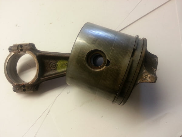 1981 Evinrude Johnson 0391056 Piston & Connecting Rod Assy OEM 25-35 HP  MT*