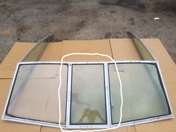 *Sea Ray Ski Boat Runabout Center Middle Windshield Glass Window*